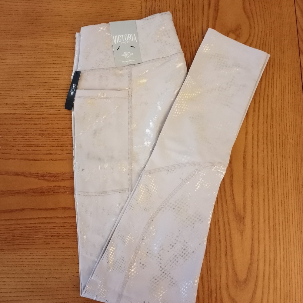 NWT MED LONG Victorias Secret TOTAL KNOCKOUT LEGGINGS Cream Gold Print MED LONG